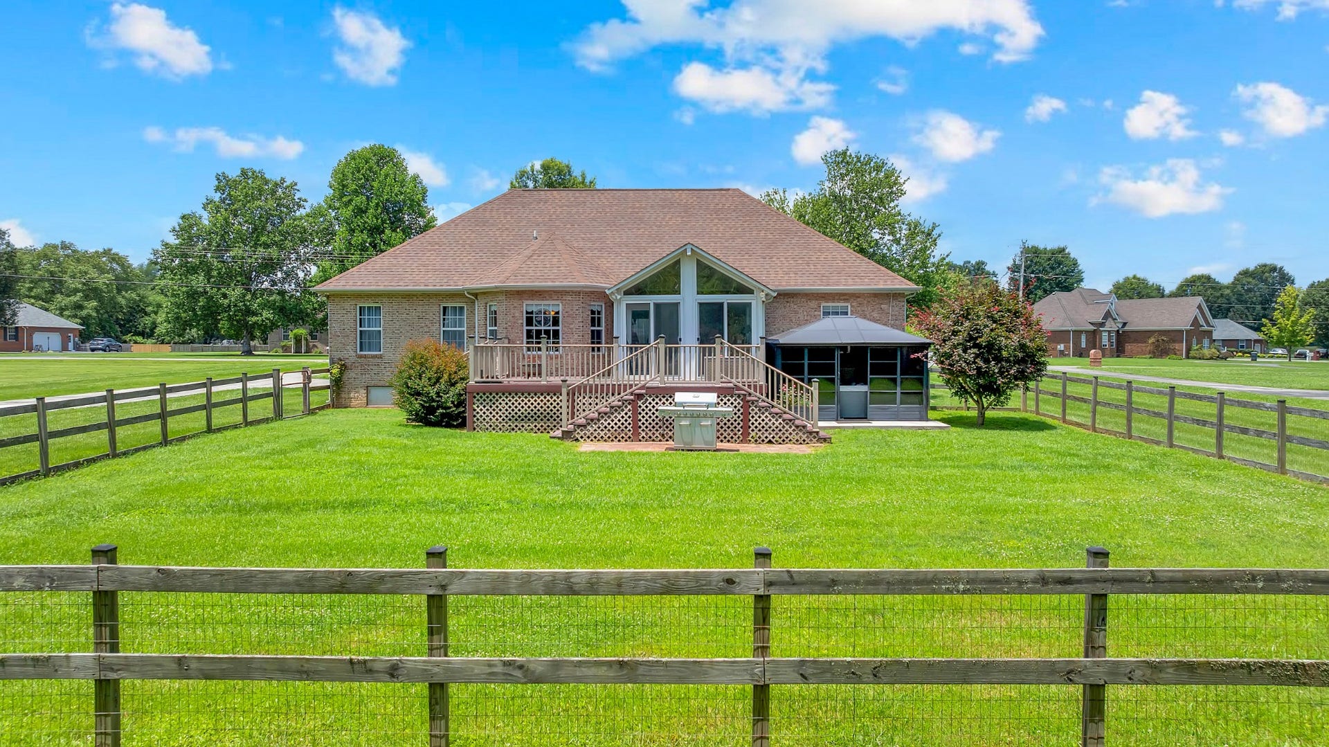 621 Big Oak Dr, Manchester, TN 37355 Back of home. Fully fenced backyard.