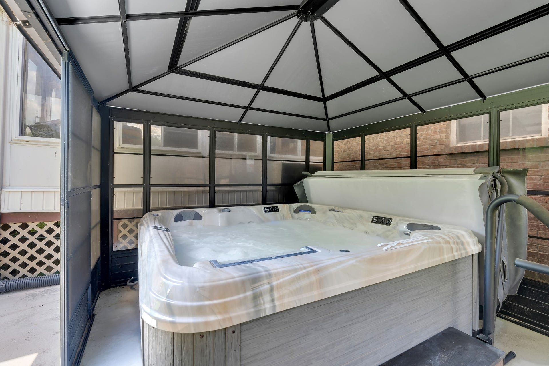621 Big Oak Dr, Manchester, TN 37355 Relax!