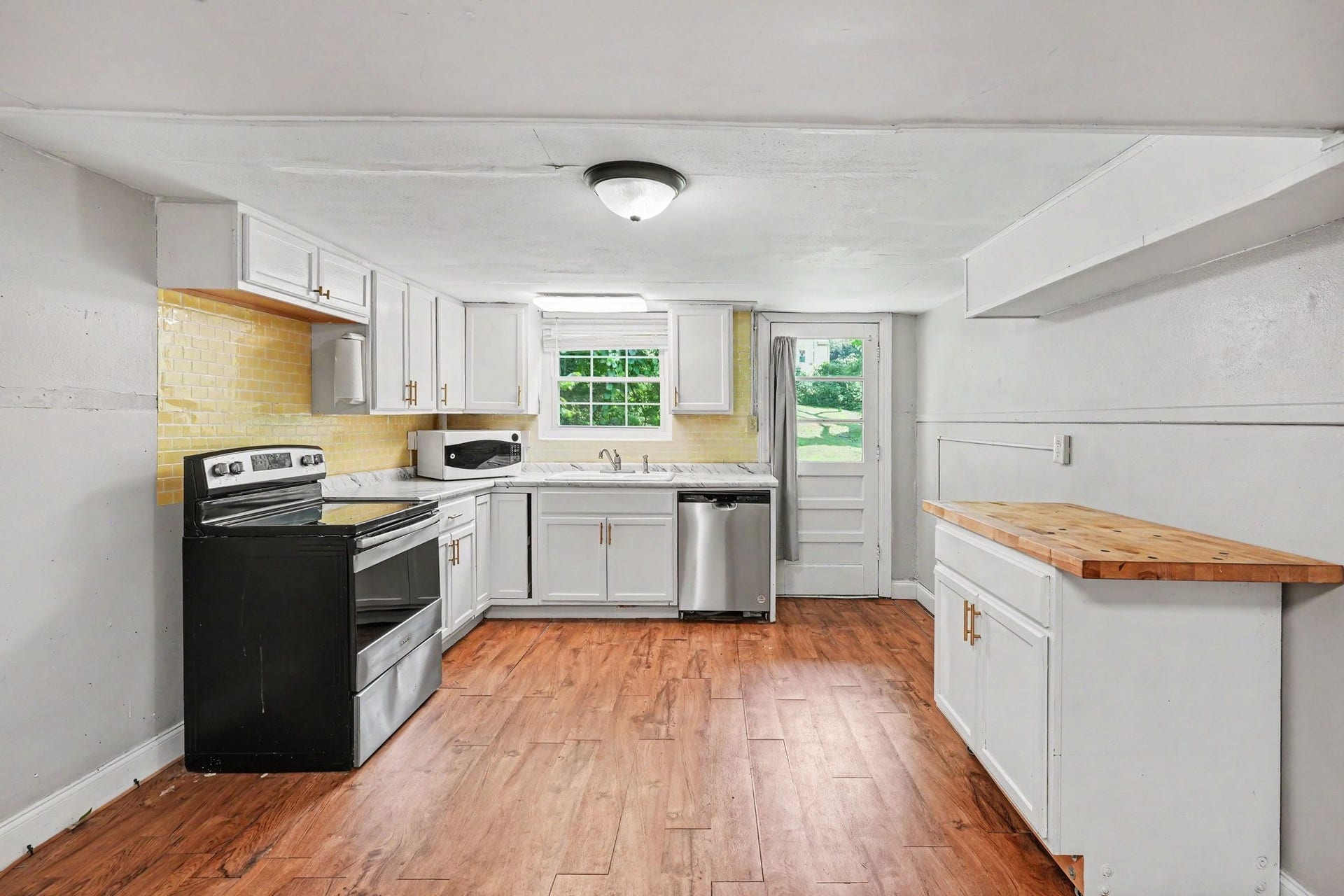 112 8th Ave, Columbia, TN 38401 112 8th Ave, Columbia, TN 38401