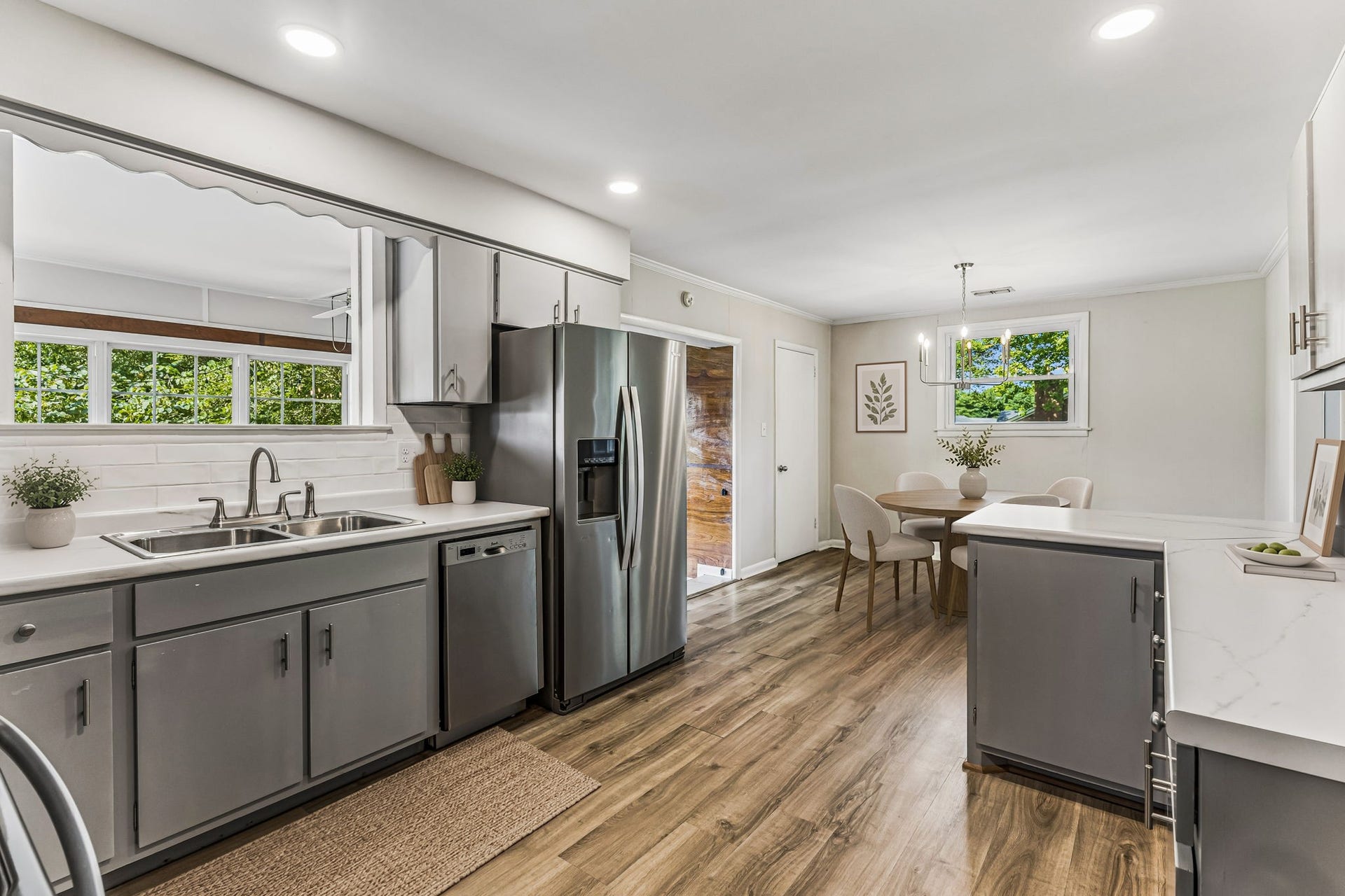 2002 Battleground Dr, Murfreesboro, TN 37129 ***This photo has been virtually staged***