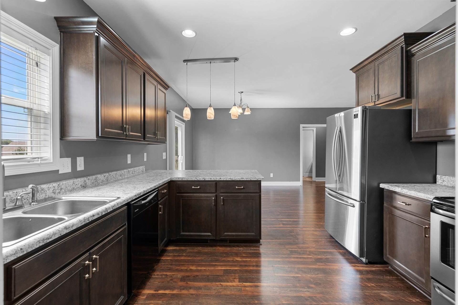 1976 Normandy Dr, Columbia, TN 38401 1976 Normandy Dr, Columbia, TN 38401