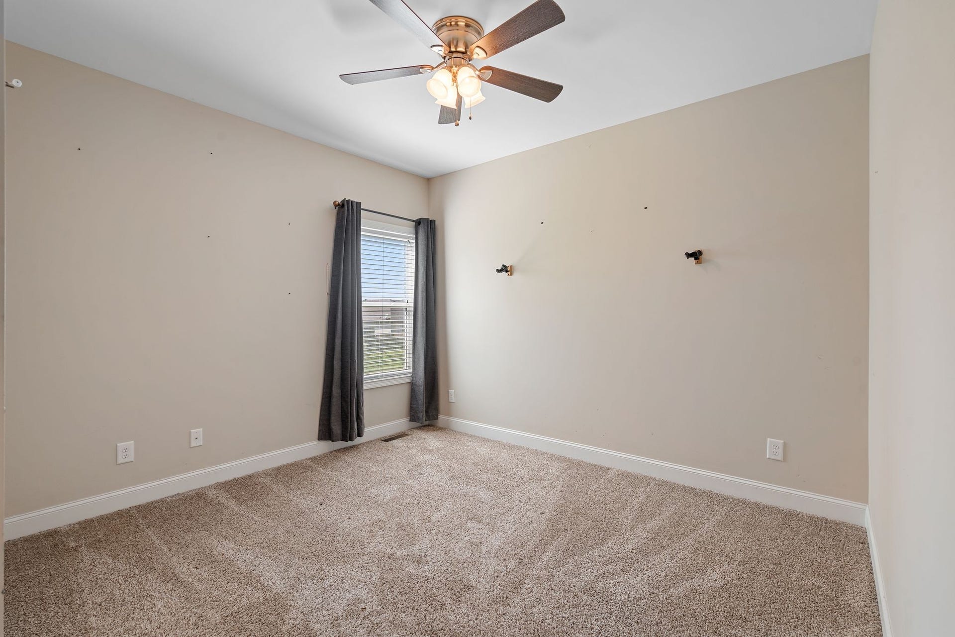 1976 Normandy Dr, Columbia, TN 38401 1976 Normandy Dr, Columbia, TN 38401