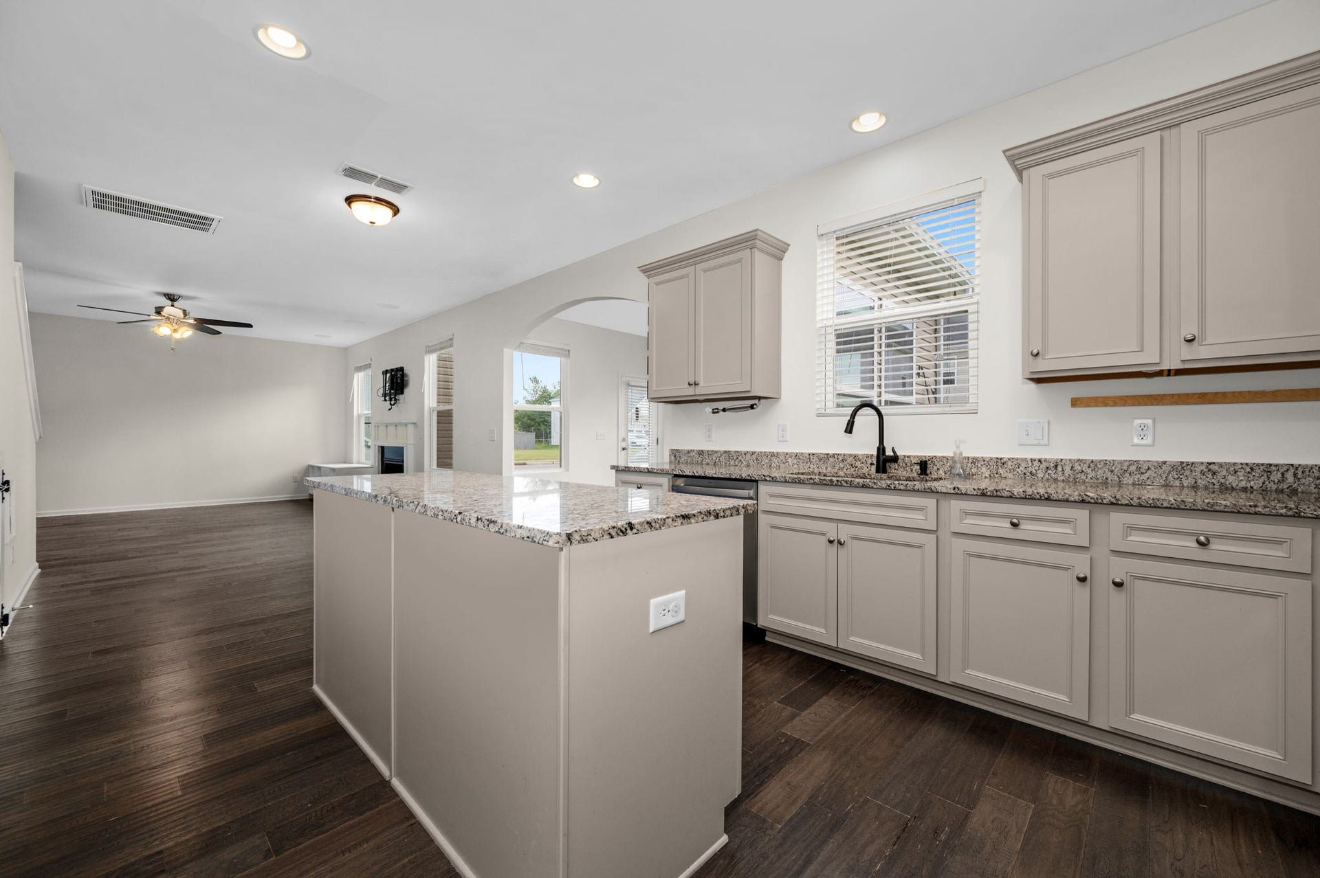 2505 Miranda Dr, Murfreesboro, TN 37128 2505 Miranda Dr, Murfreesboro, TN 37128