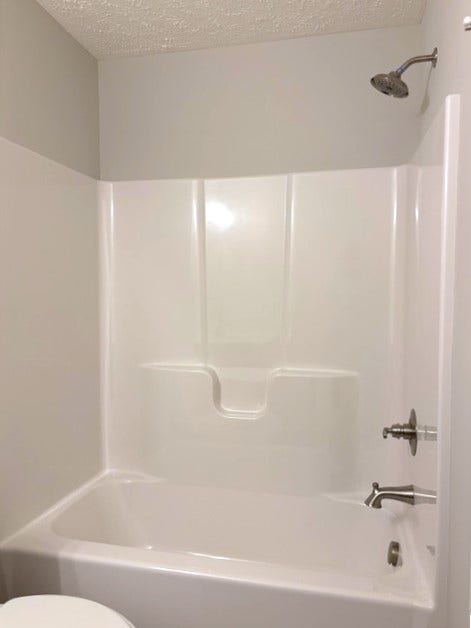 157 Hunt St, Manchester, TN 37355 Guest Bath