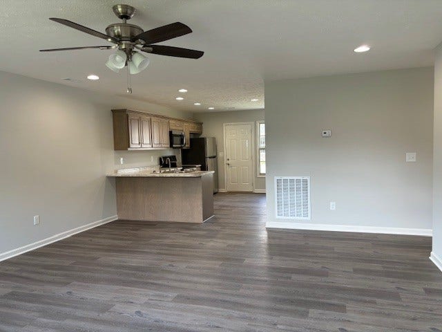 157 Hunt St, Manchester, TN 37355 Living Room
