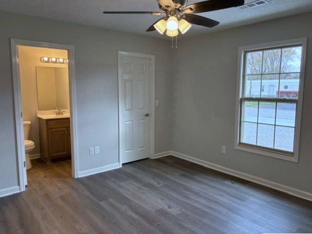 157 Hunt St, Manchester, TN 37355 Main BR w/ Full Bath and walk In closet