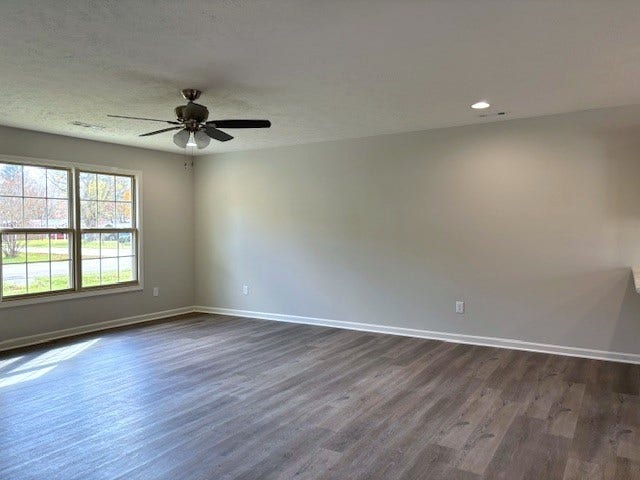 157 Hunt St, Manchester, TN 37355 Living Room