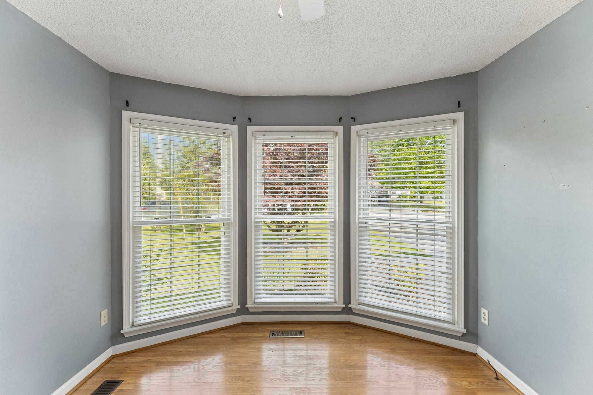 1646 Lillian Cir, Columbia, TN 38401 1646 Lillian Cir, Columbia, TN 38401