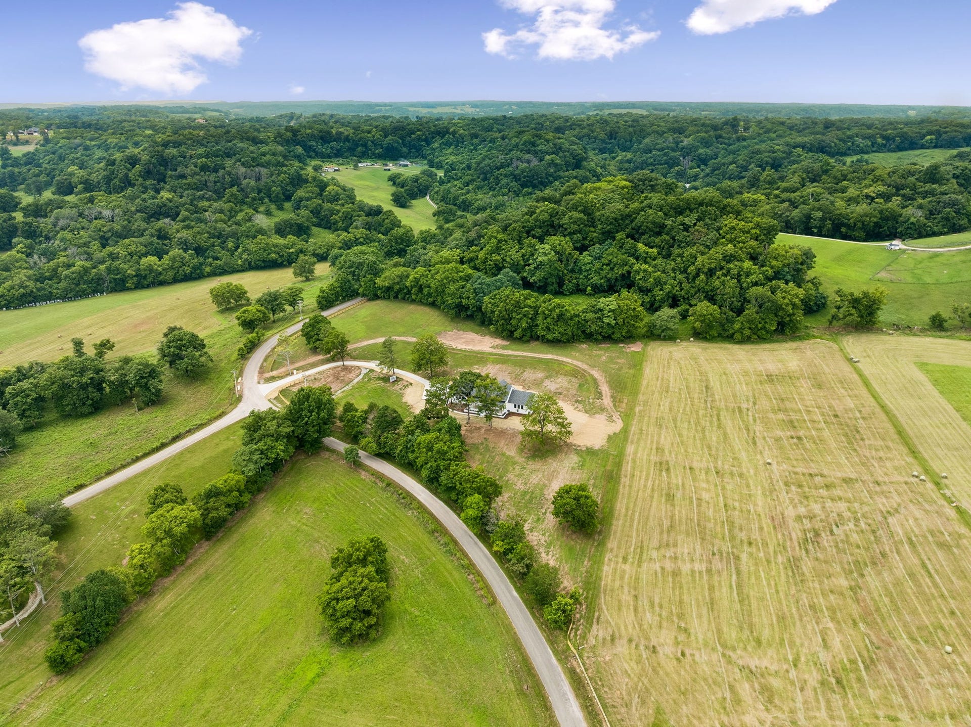2472 Taylor Rd, Columbia, TN 38401 2472 Taylor Rd, Columbia, TN 38401