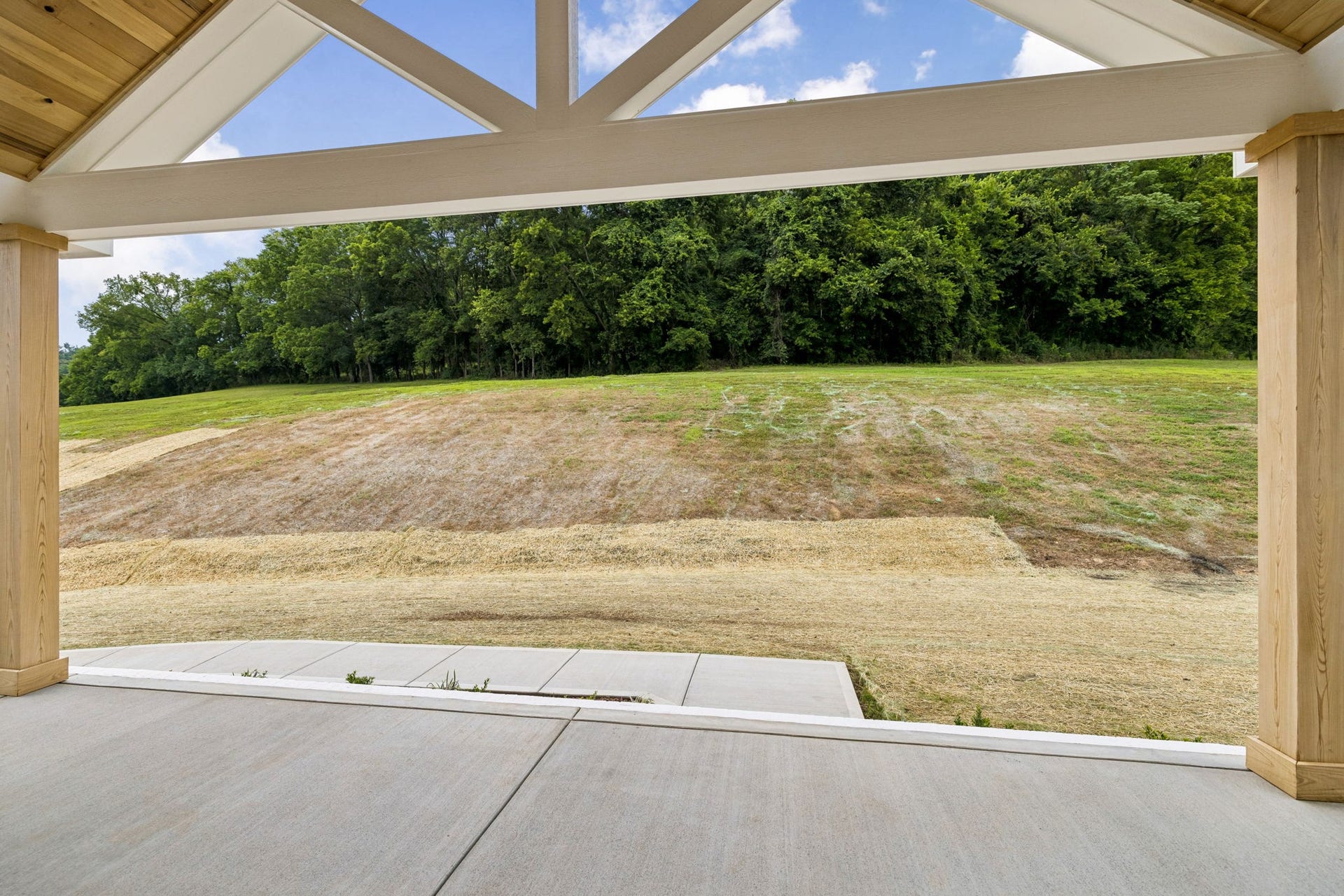2472 Taylor Rd, Columbia, TN 38401 Covered back porch
