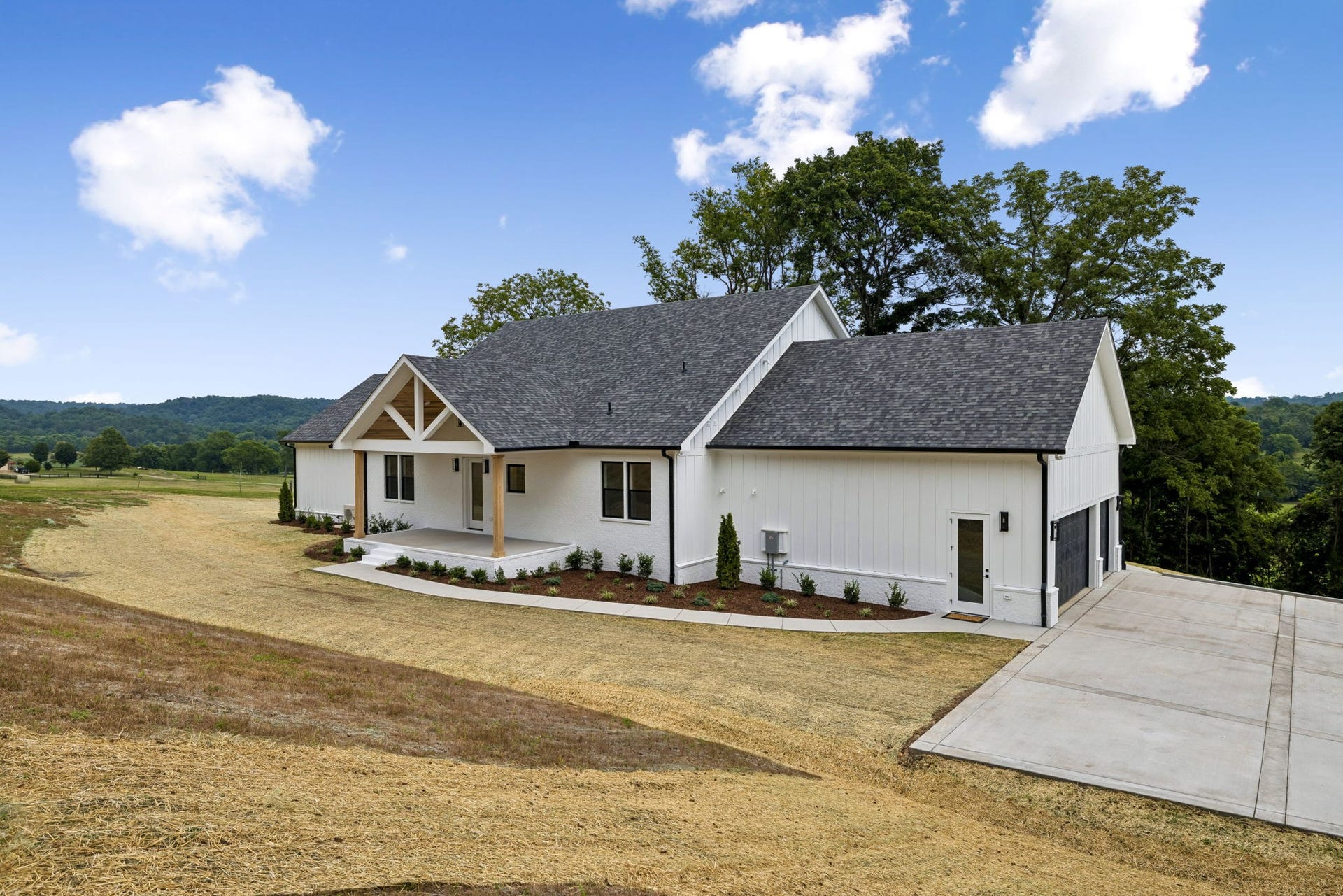 2472 Taylor Rd, Columbia, TN 38401 View of the back of the house
