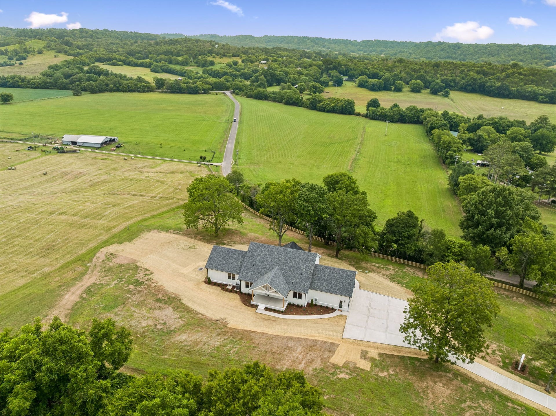 2472 Taylor Rd, Columbia, TN 38401 2472 Taylor Rd, Columbia, TN 38401