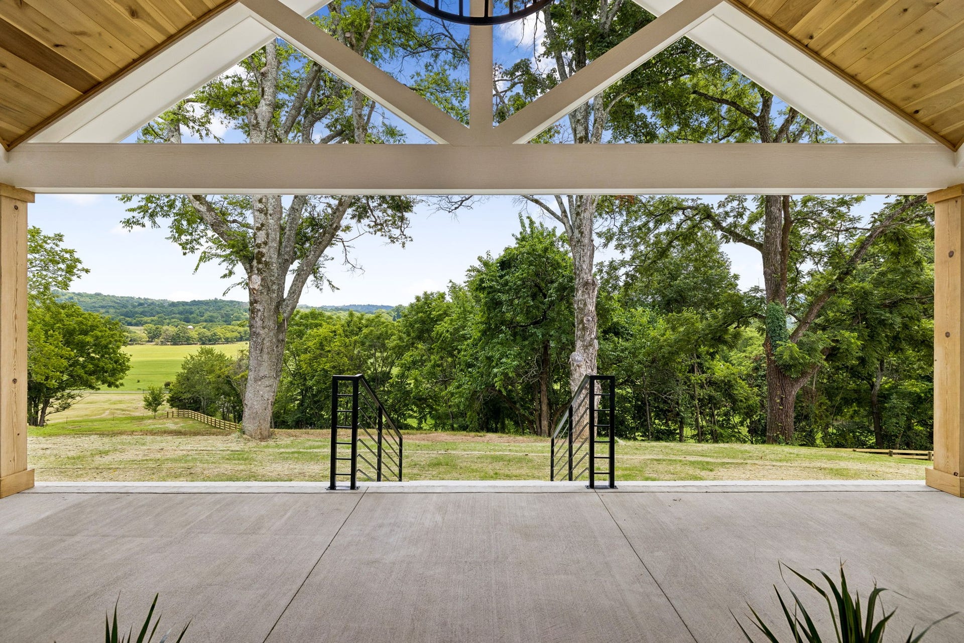 2472 Taylor Rd, Columbia, TN 38401 2472 Taylor Rd, Columbia, TN 38401