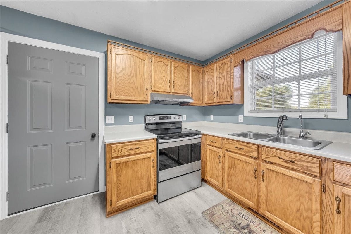 861 Circle Dr, Manchester, TN 37355 861 Circle Dr, Manchester, TN 37355