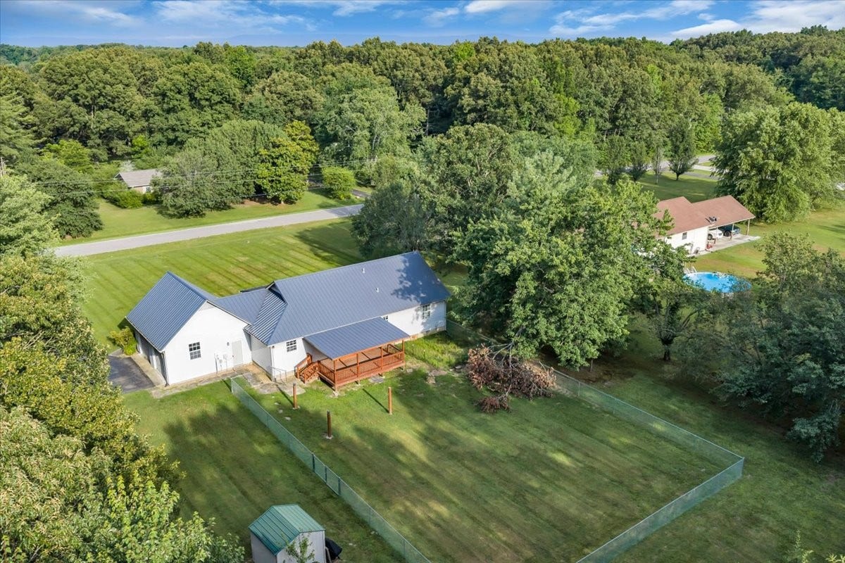 861 Circle Dr, Manchester, TN 37355 861 Circle Dr, Manchester, TN 37355