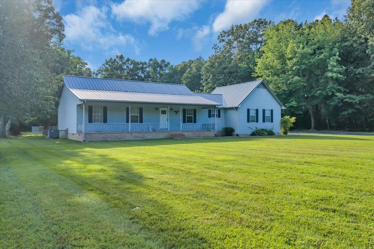 861 Circle Dr, Manchester, TN 37355 861 Circle Dr, Manchester, TN 37355