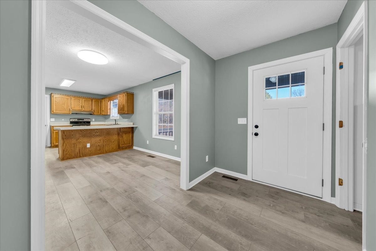 861 Circle Dr, Manchester, TN 37355 861 Circle Dr, Manchester, TN 37355