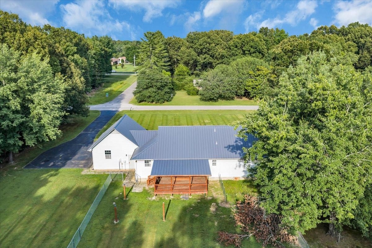 861 Circle Dr, Manchester, TN 37355 861 Circle Dr, Manchester, TN 37355