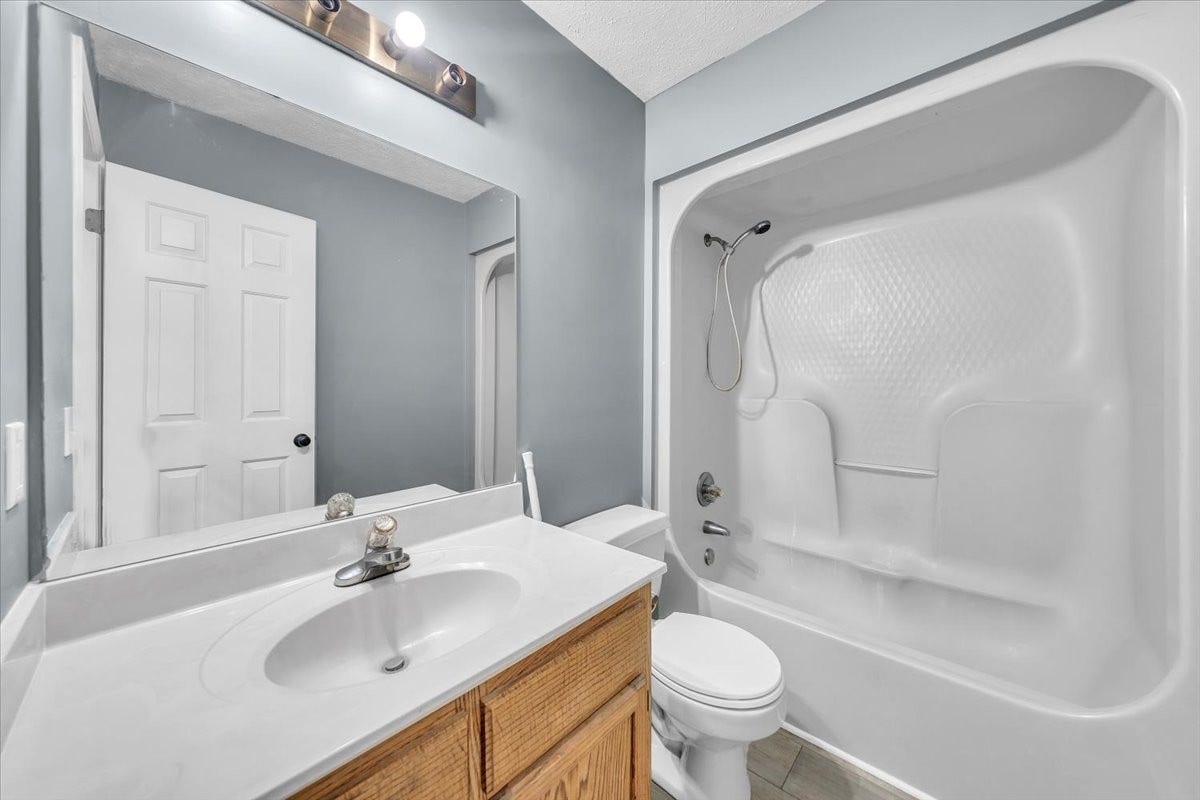 861 Circle Dr, Manchester, TN 37355 861 Circle Dr, Manchester, TN 37355