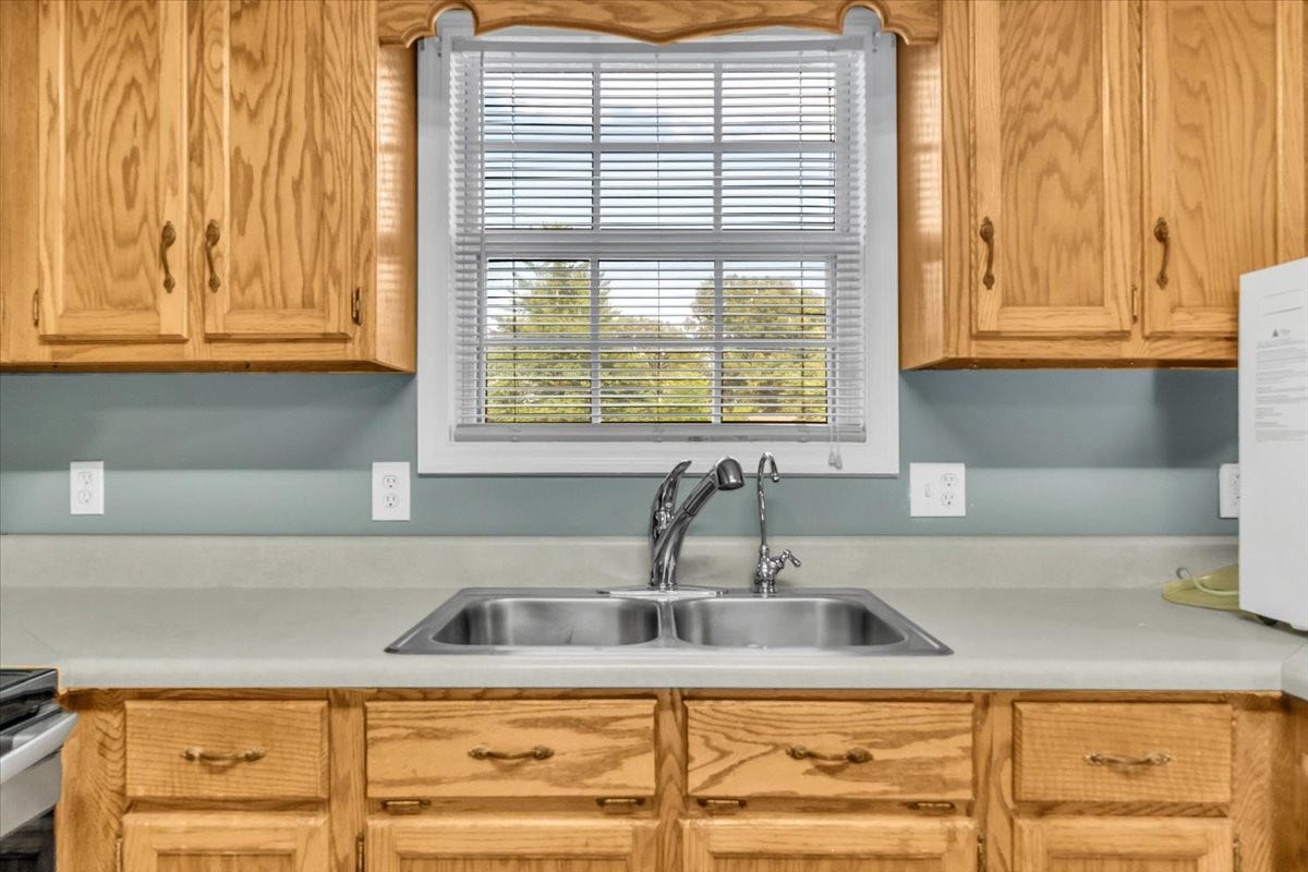 861 Circle Dr, Manchester, TN 37355 861 Circle Dr, Manchester, TN 37355