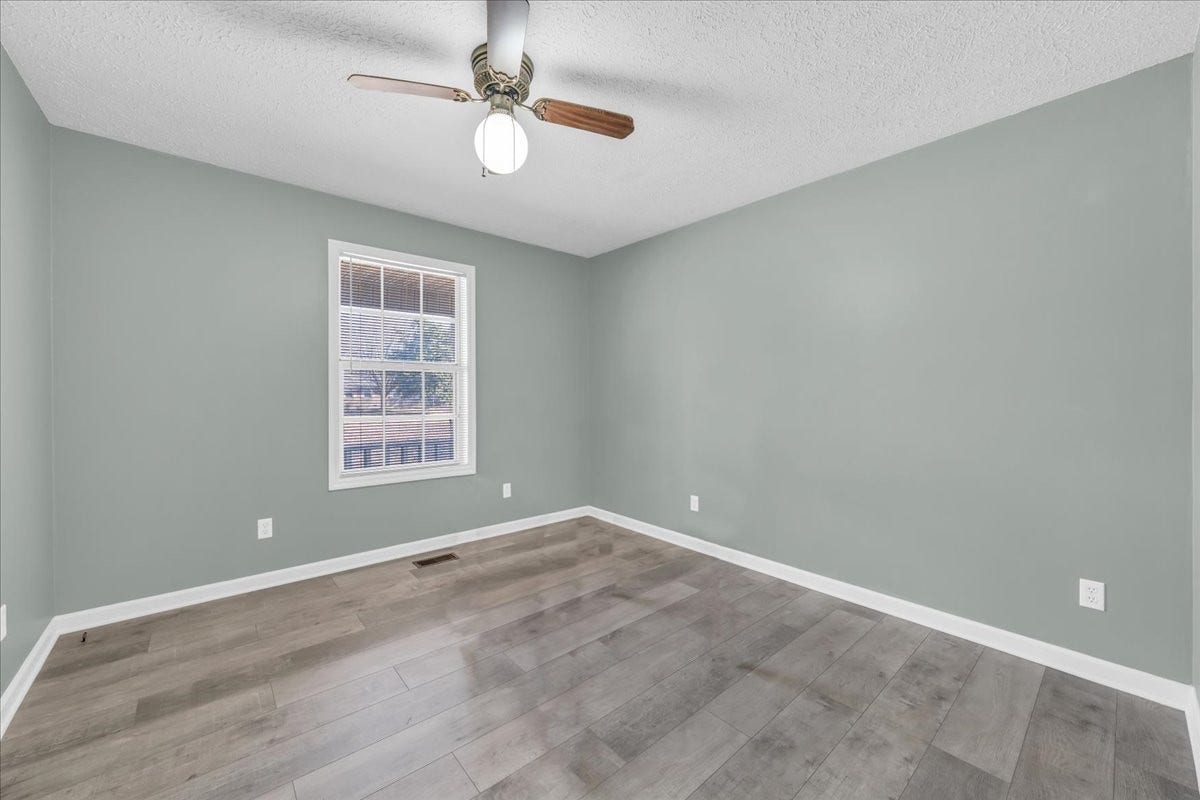 861 Circle Dr, Manchester, TN 37355 861 Circle Dr, Manchester, TN 37355