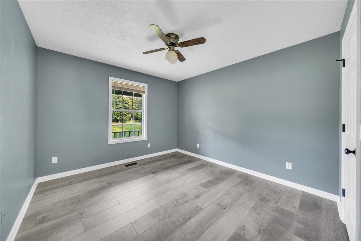 861 Circle Dr, Manchester, TN 37355 861 Circle Dr, Manchester, TN 37355