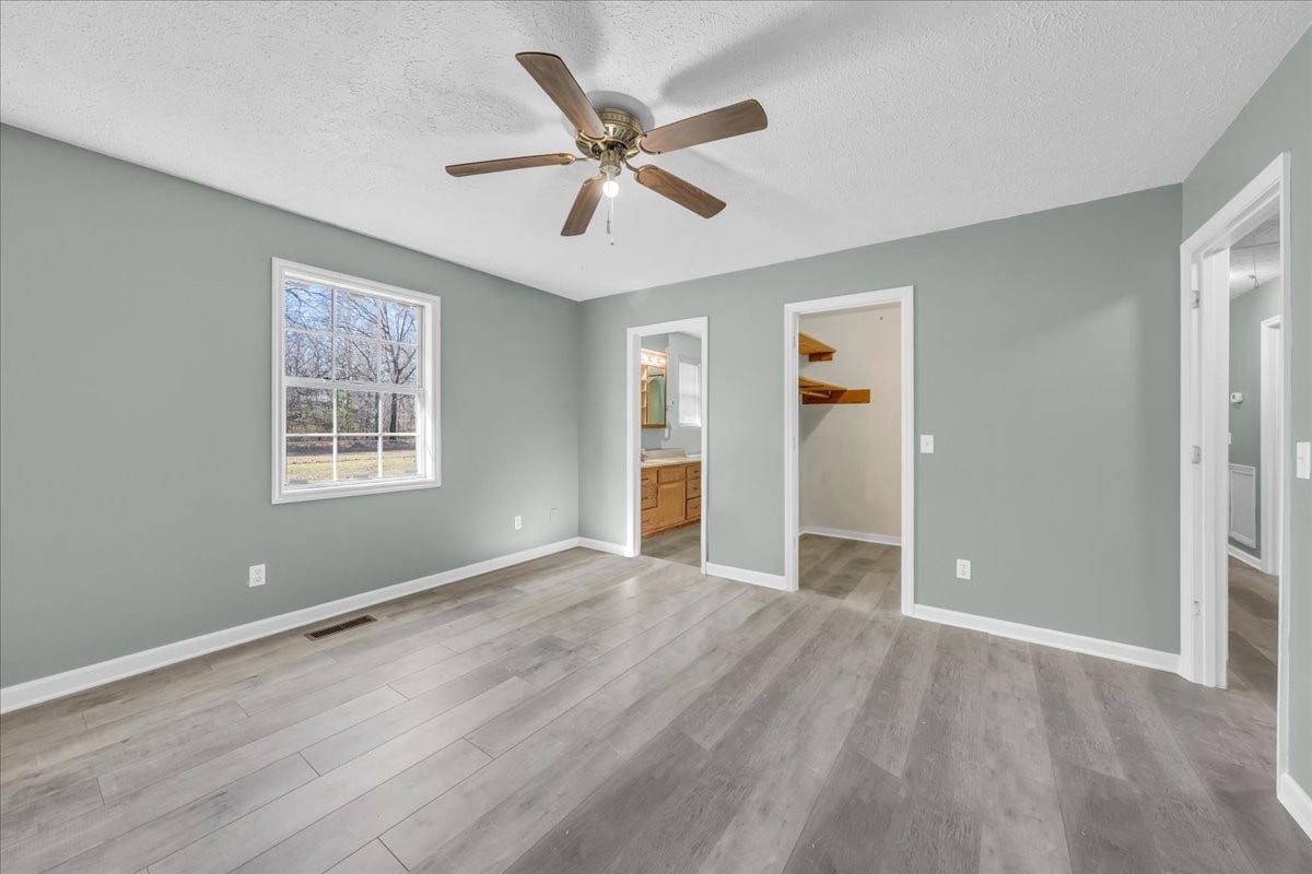 861 Circle Dr, Manchester, TN 37355 861 Circle Dr, Manchester, TN 37355