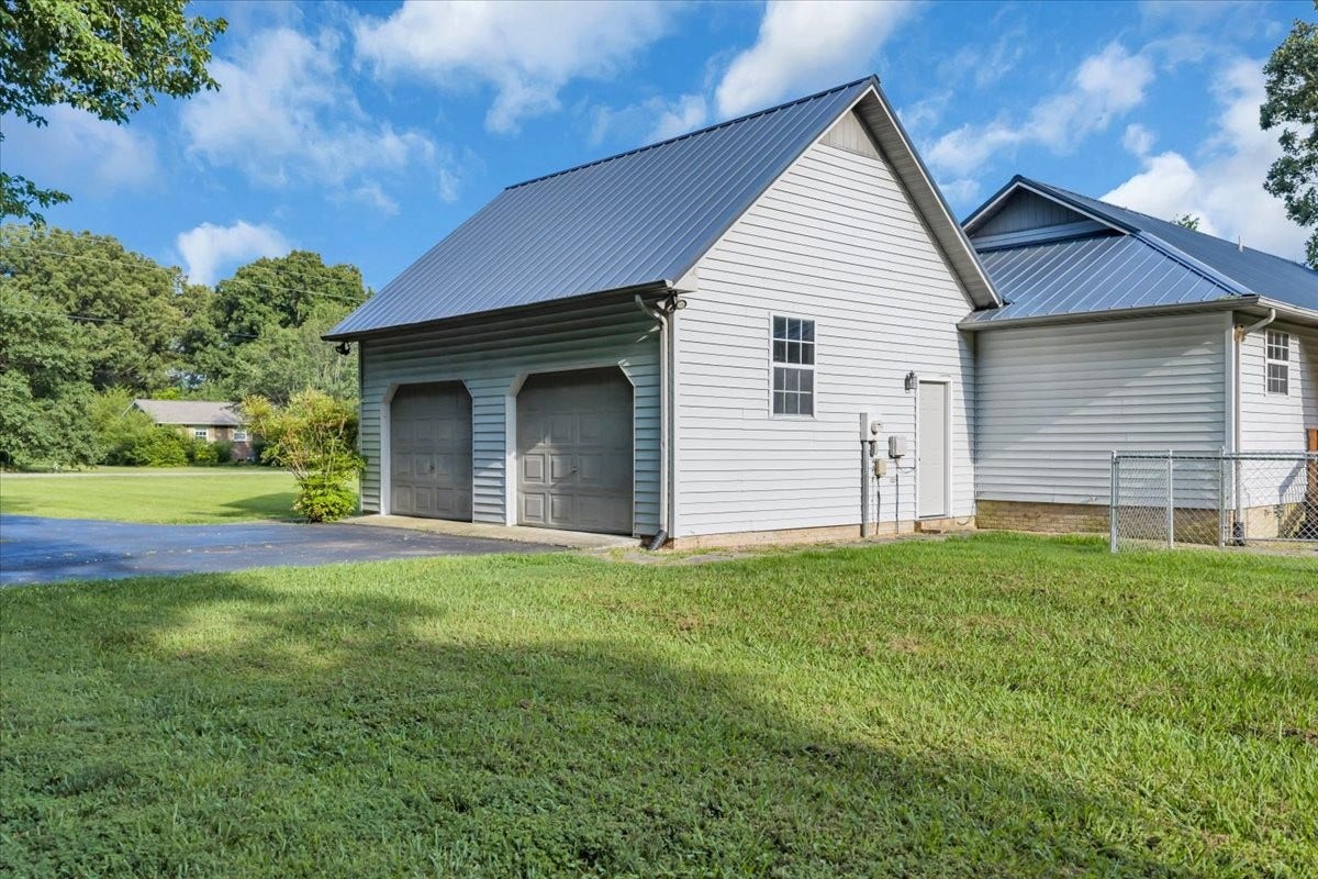 861 Circle Dr, Manchester, TN 37355 861 Circle Dr, Manchester, TN 37355