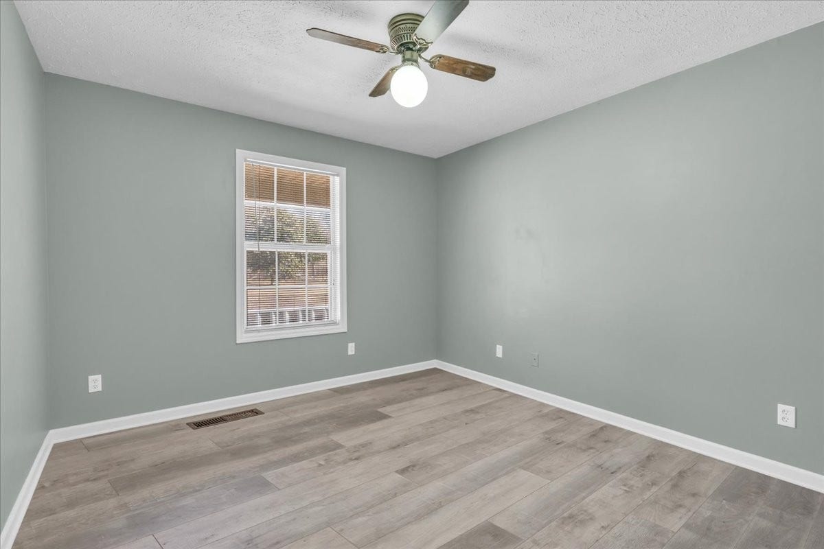 861 Circle Dr, Manchester, TN 37355 861 Circle Dr, Manchester, TN 37355