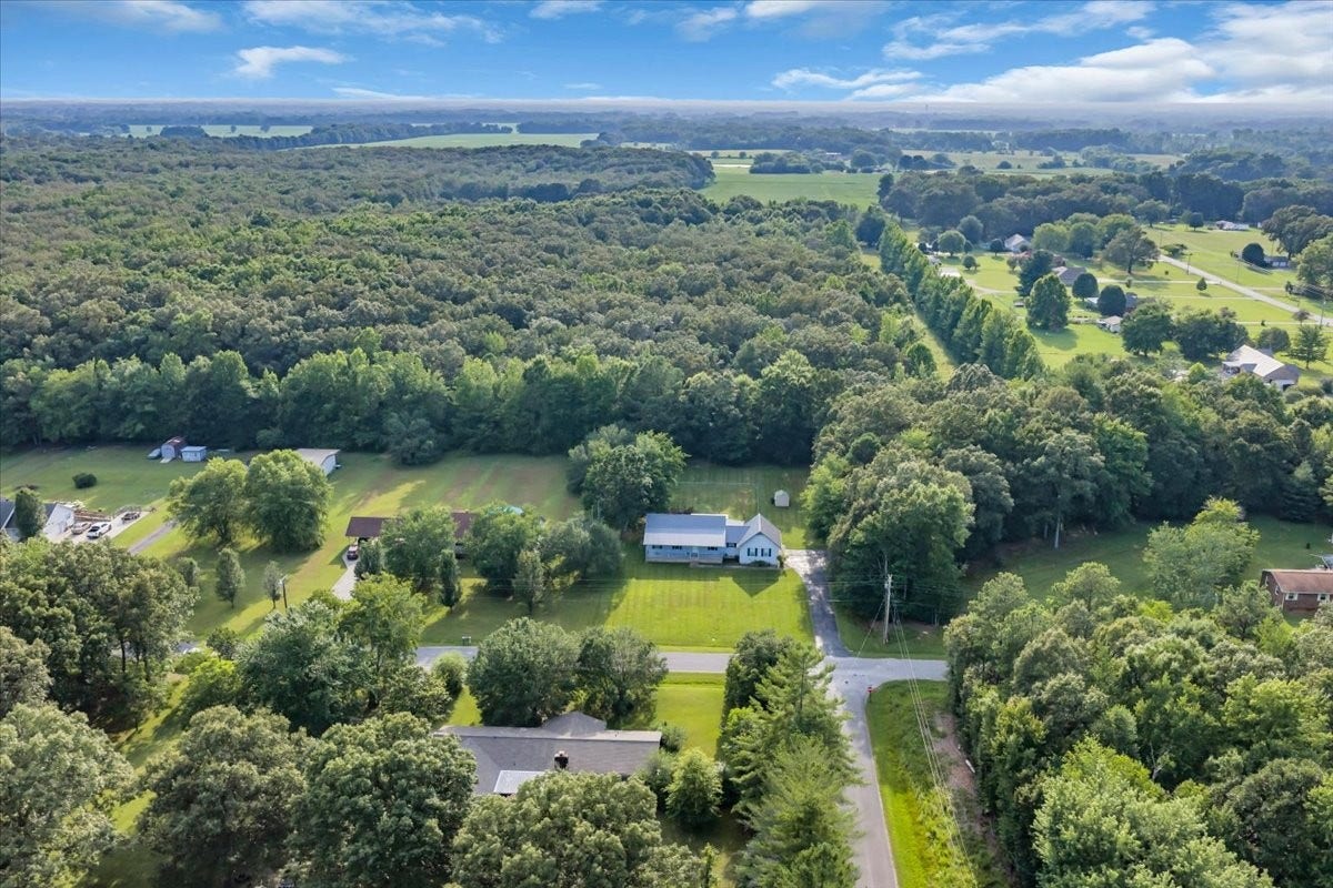 861 Circle Dr, Manchester, TN 37355 861 Circle Dr, Manchester, TN 37355