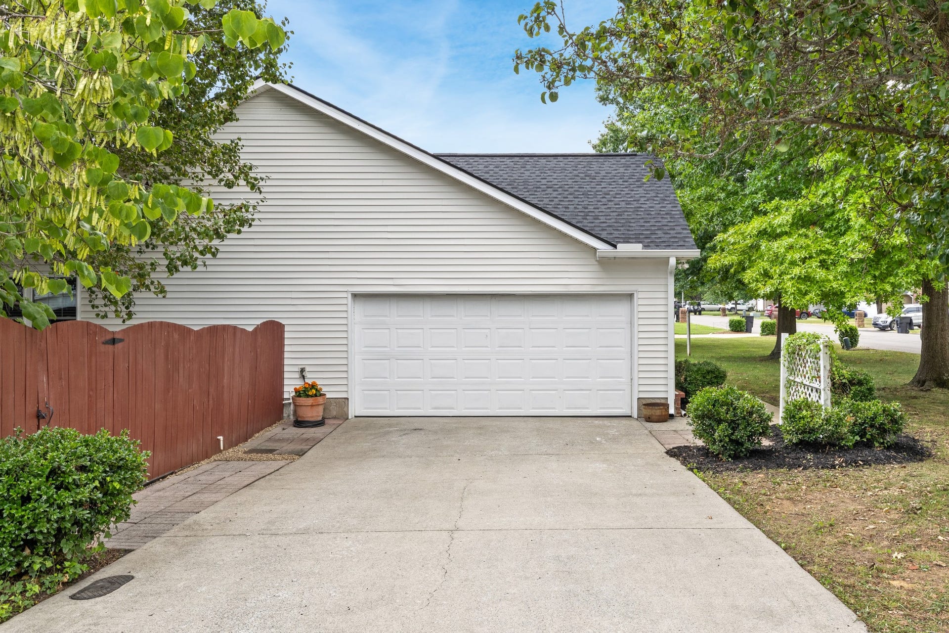 2735 Roscommon Dr, Murfreesboro, TN 37128 2735 Roscommon Dr, Murfreesboro, TN 37128
