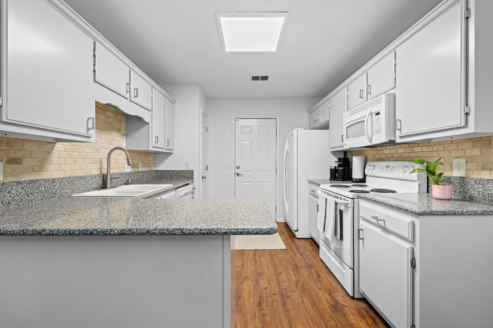 2735 Roscommon Dr, Murfreesboro, TN 37128 2735 Roscommon Dr, Murfreesboro, TN 37128