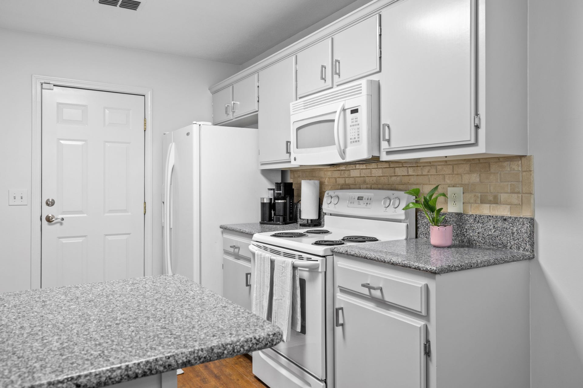 2735 Roscommon Dr, Murfreesboro, TN 37128 2735 Roscommon Dr, Murfreesboro, TN 37128