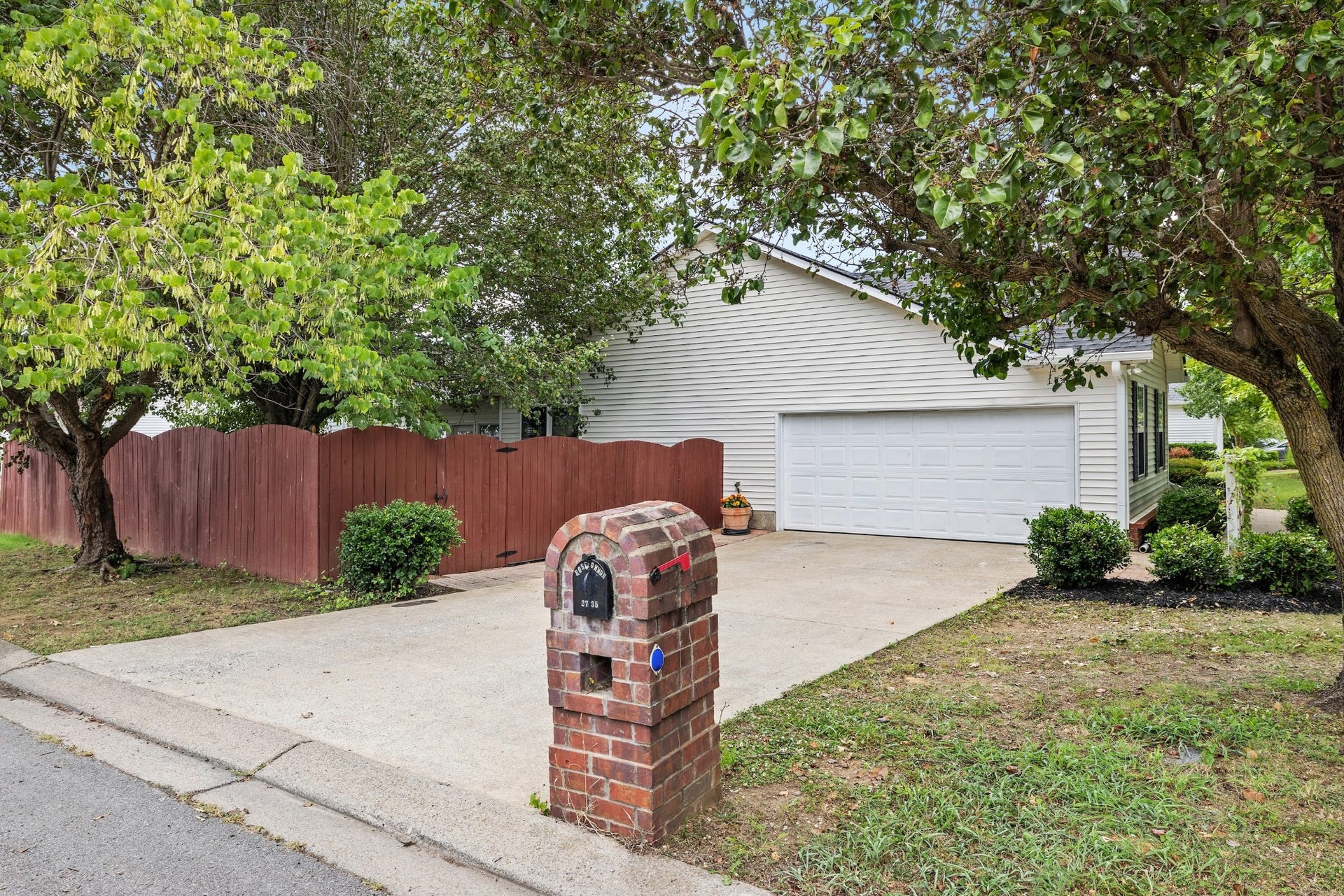 2735 Roscommon Dr, Murfreesboro, TN 37128 2735 Roscommon Dr, Murfreesboro, TN 37128