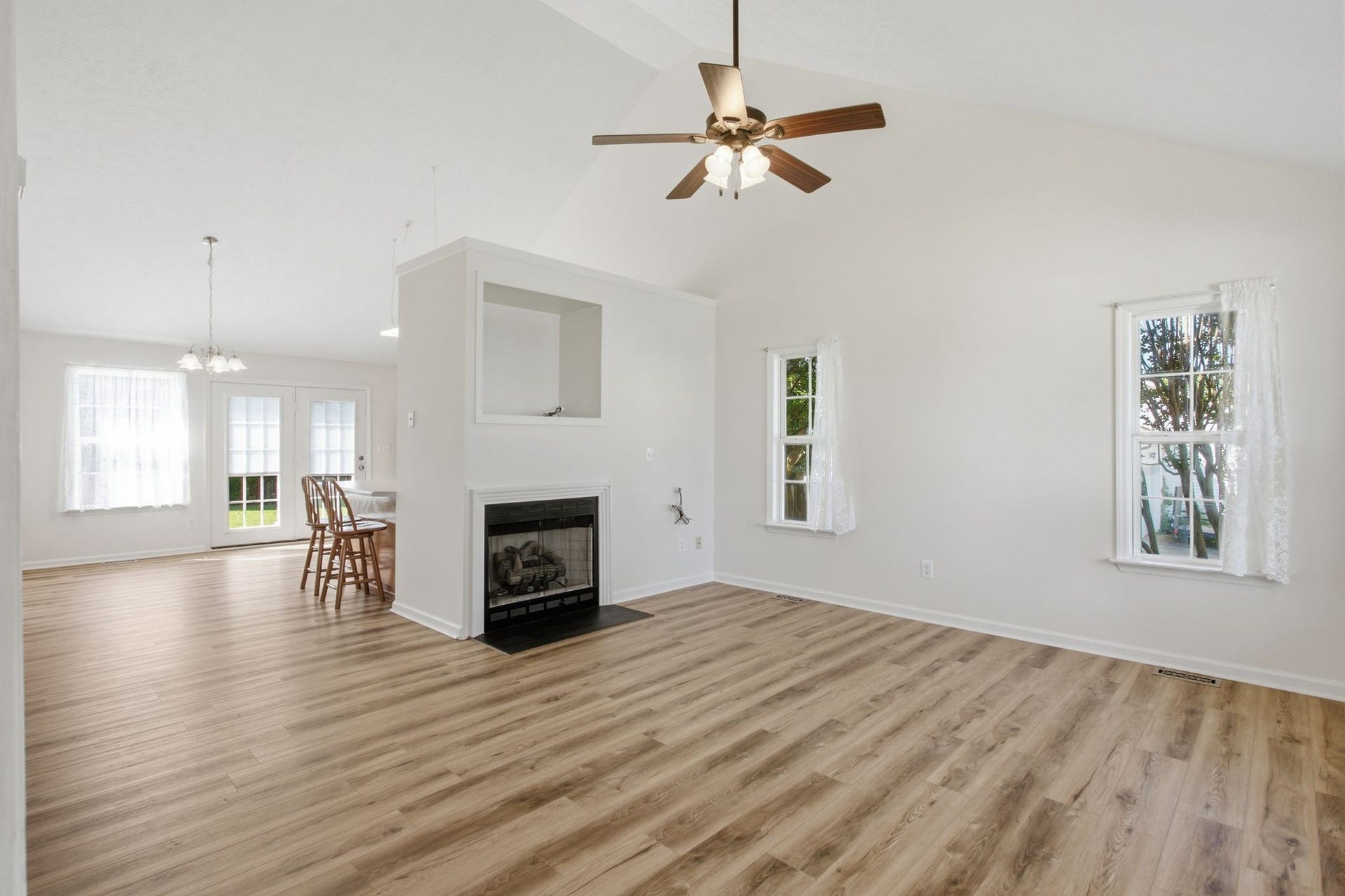 104 Creekview Dr, Columbia, TN 38401