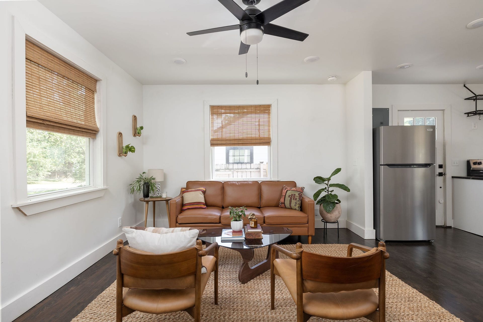 1104 Matthews Pl, #A, Nashville, TN 37206 Spacious living room