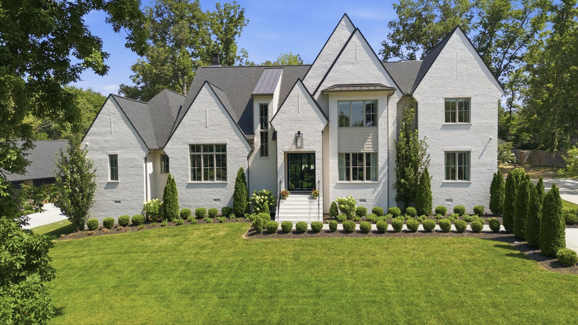 508 Davidson Road, Nashville, TN 37205 Welcome to 508 Davidson Road located minutes from Hillwood Country Club. Set on a beautiful acre lot, this home offers so much more than brand new construction.