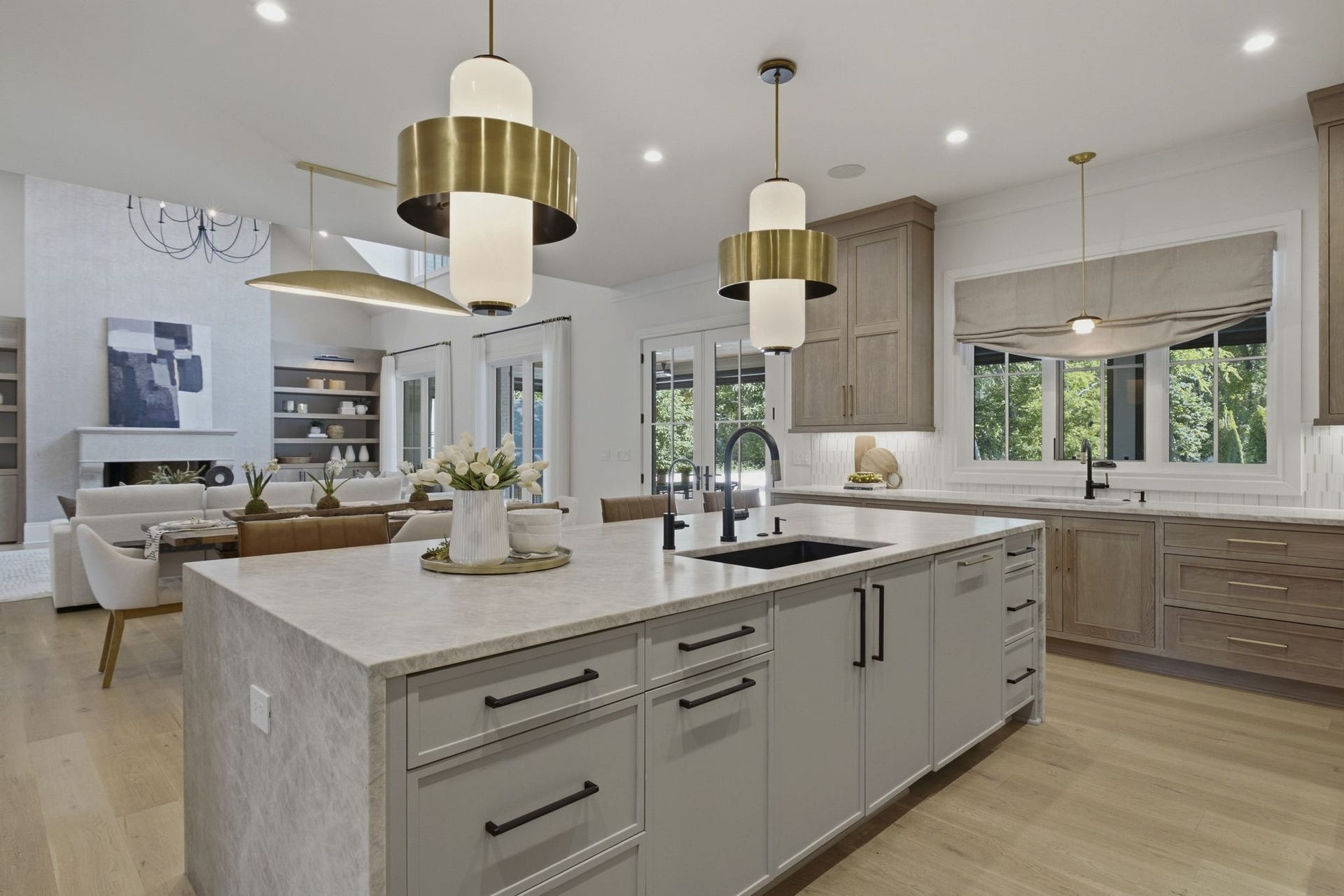 508 Davidson Road, Nashville, TN 37205 Island seating provides space for casual meals on the go.