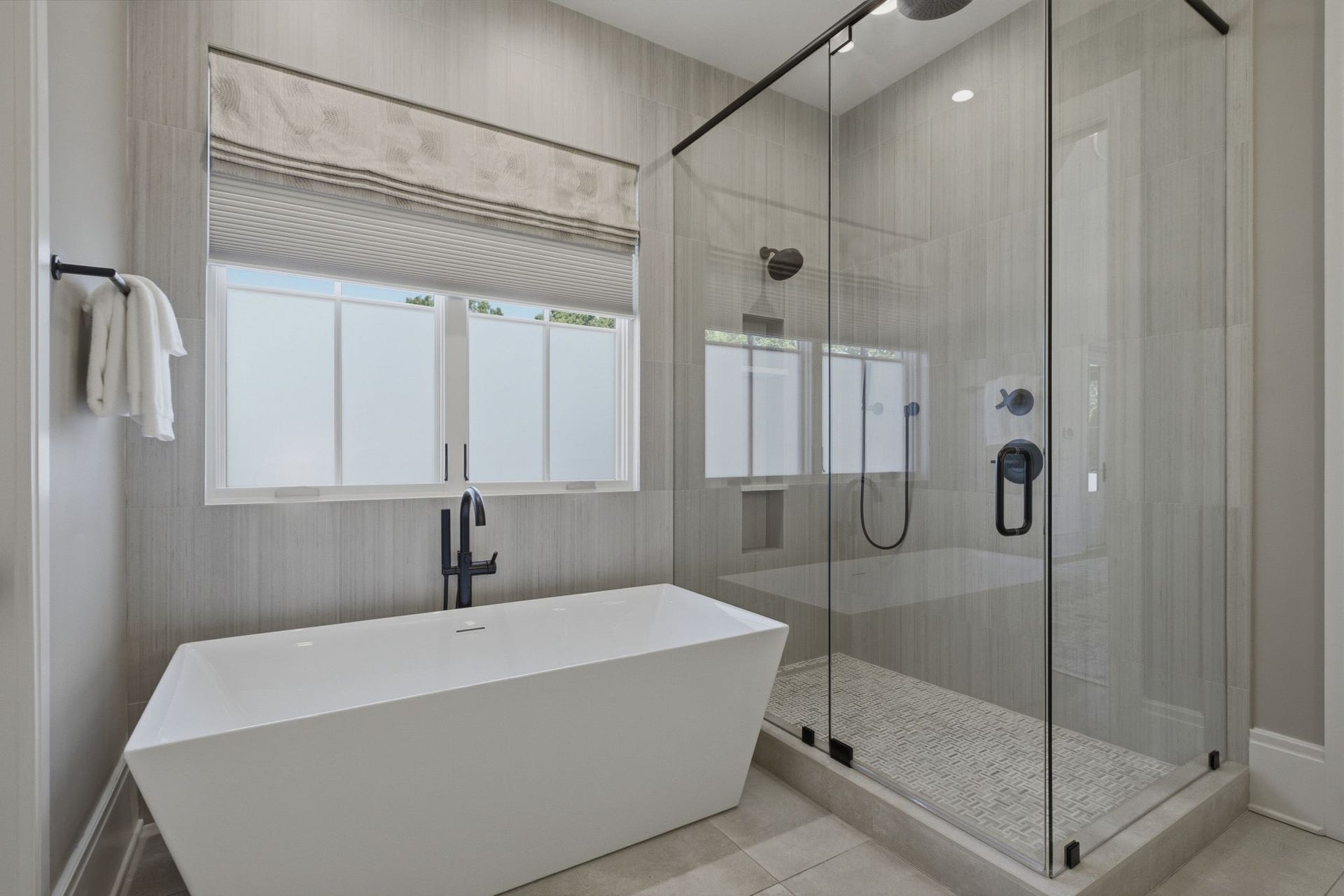 508 Davidson Road, Nashville, TN 37205 A view of the soaking tub and spacious shower.