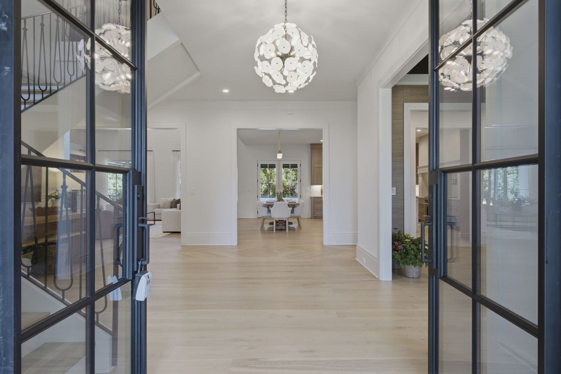 508 Davidson Road, Nashville, TN 37205 The front doors open to an elegant and spacious foyer.