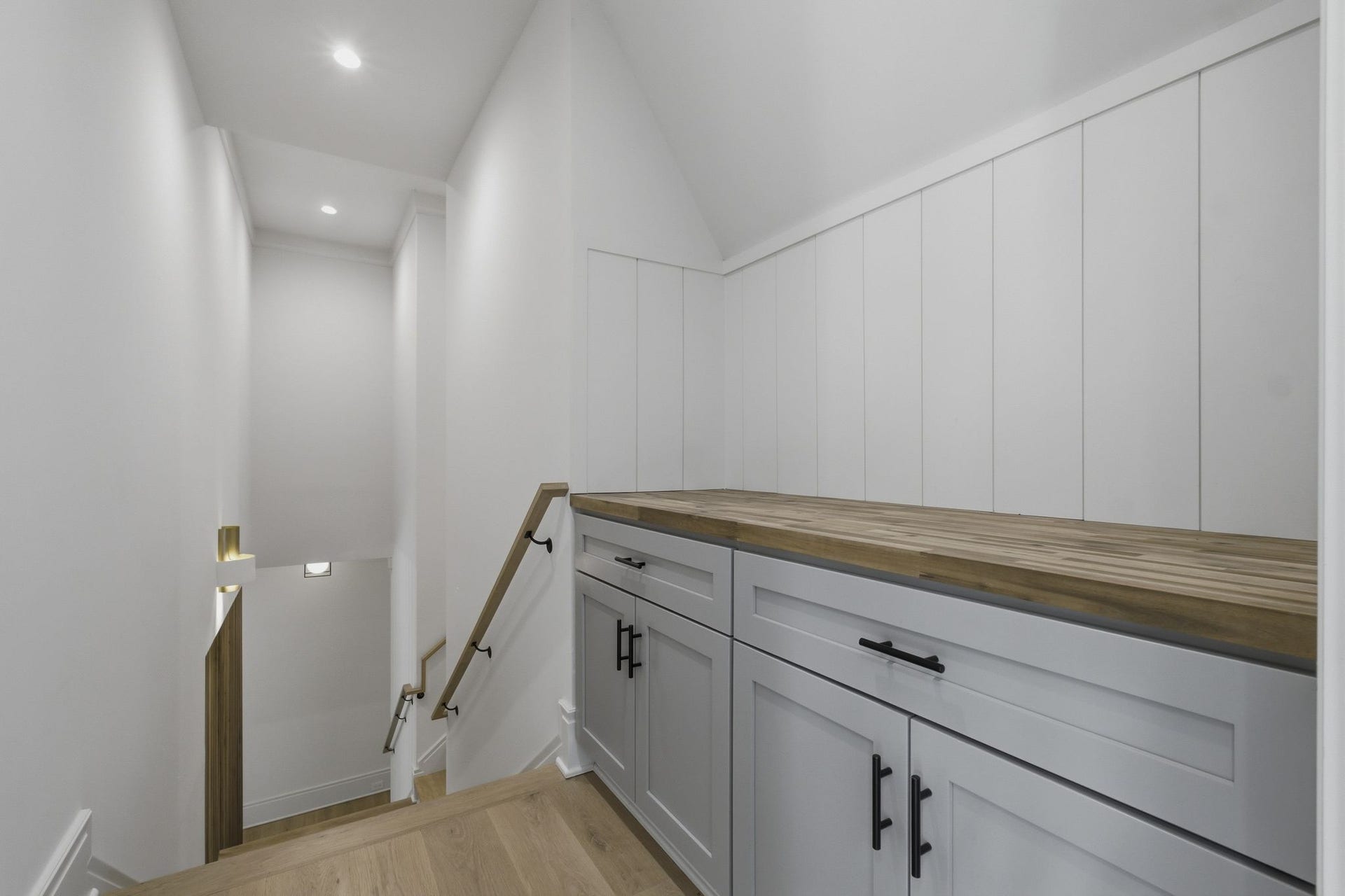 508 Davidson Road, Nashville, TN 37205 This storage space in the separate upstairs room can serve many purposes depending on how you use the space.