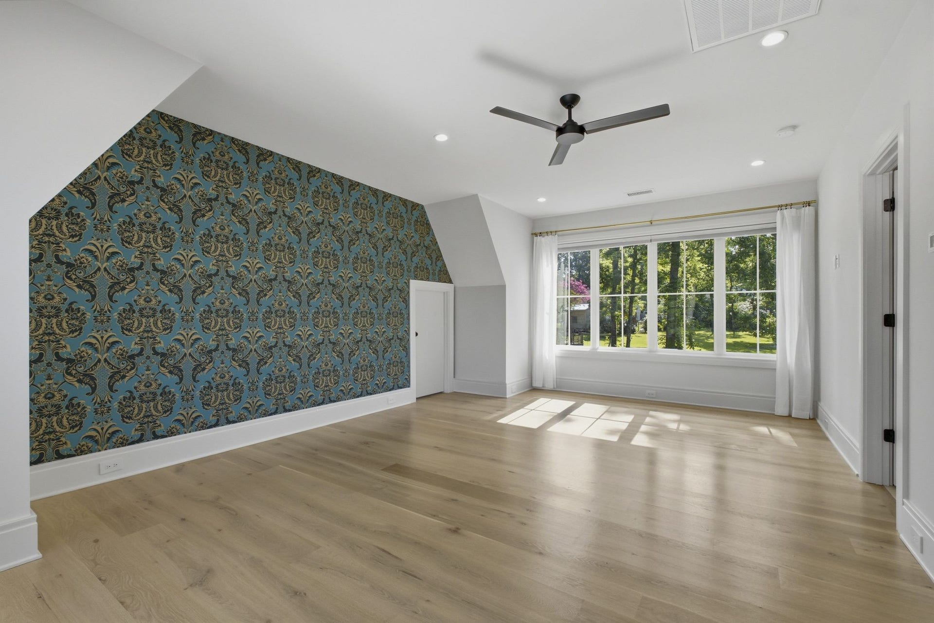 508 Davidson Road, Nashville, TN 37205 This is the flex space that is separate from the upstairs bedrooms and would make a great home gym, office or art studio.