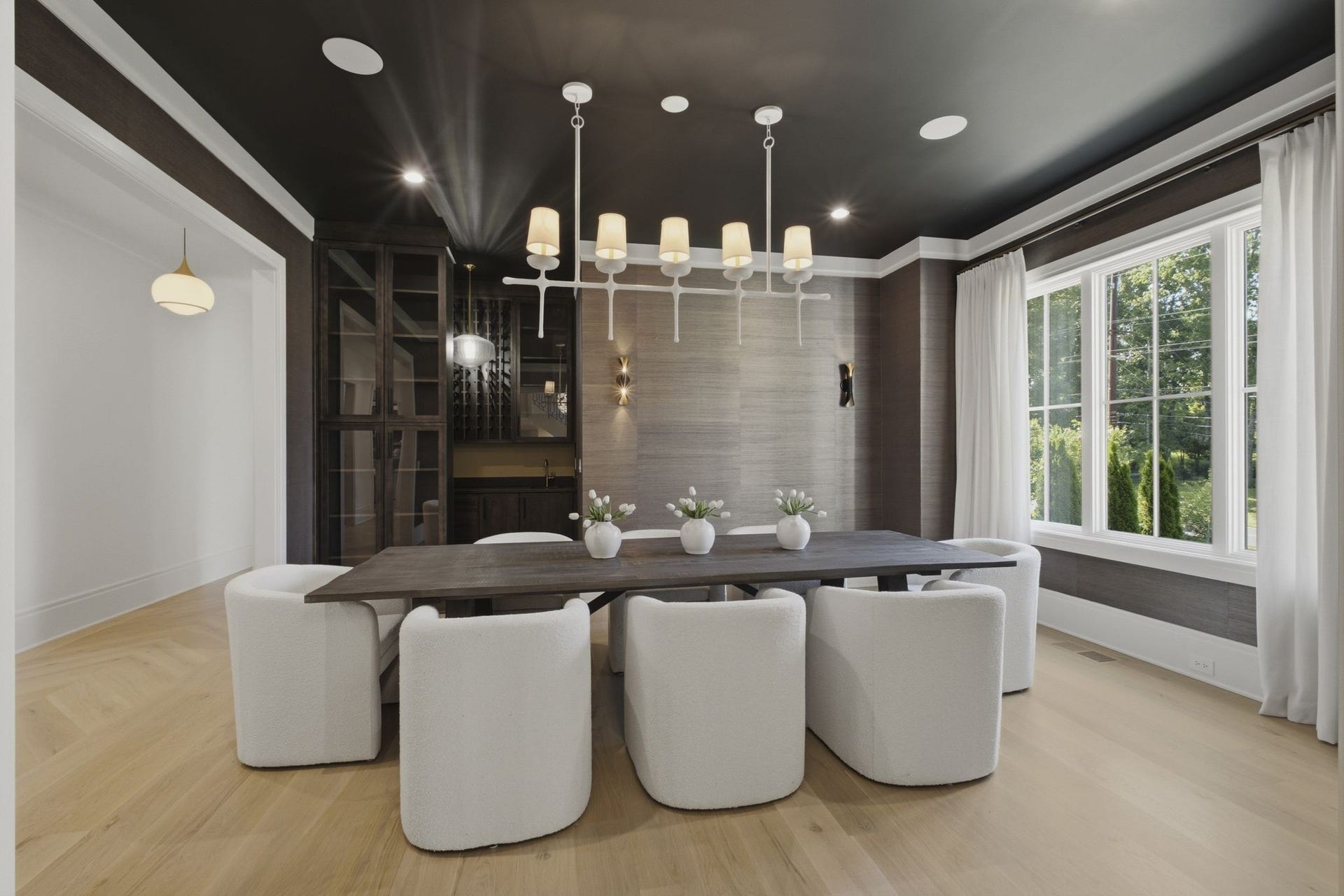 508 Davidson Road, Nashville, TN 37205 This sophisticated space has all of the features of an elevated dining room.