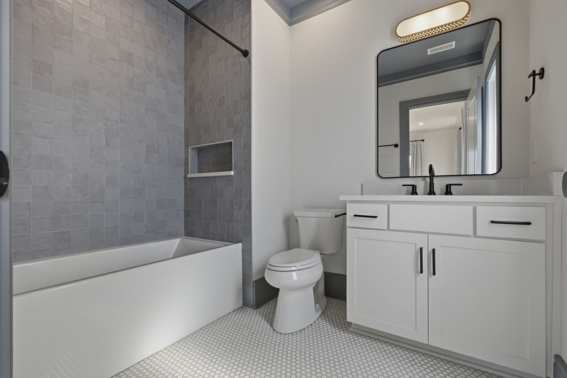 508 Davidson Road, Nashville, TN 37205 Another upstairs en-suite bathroom.