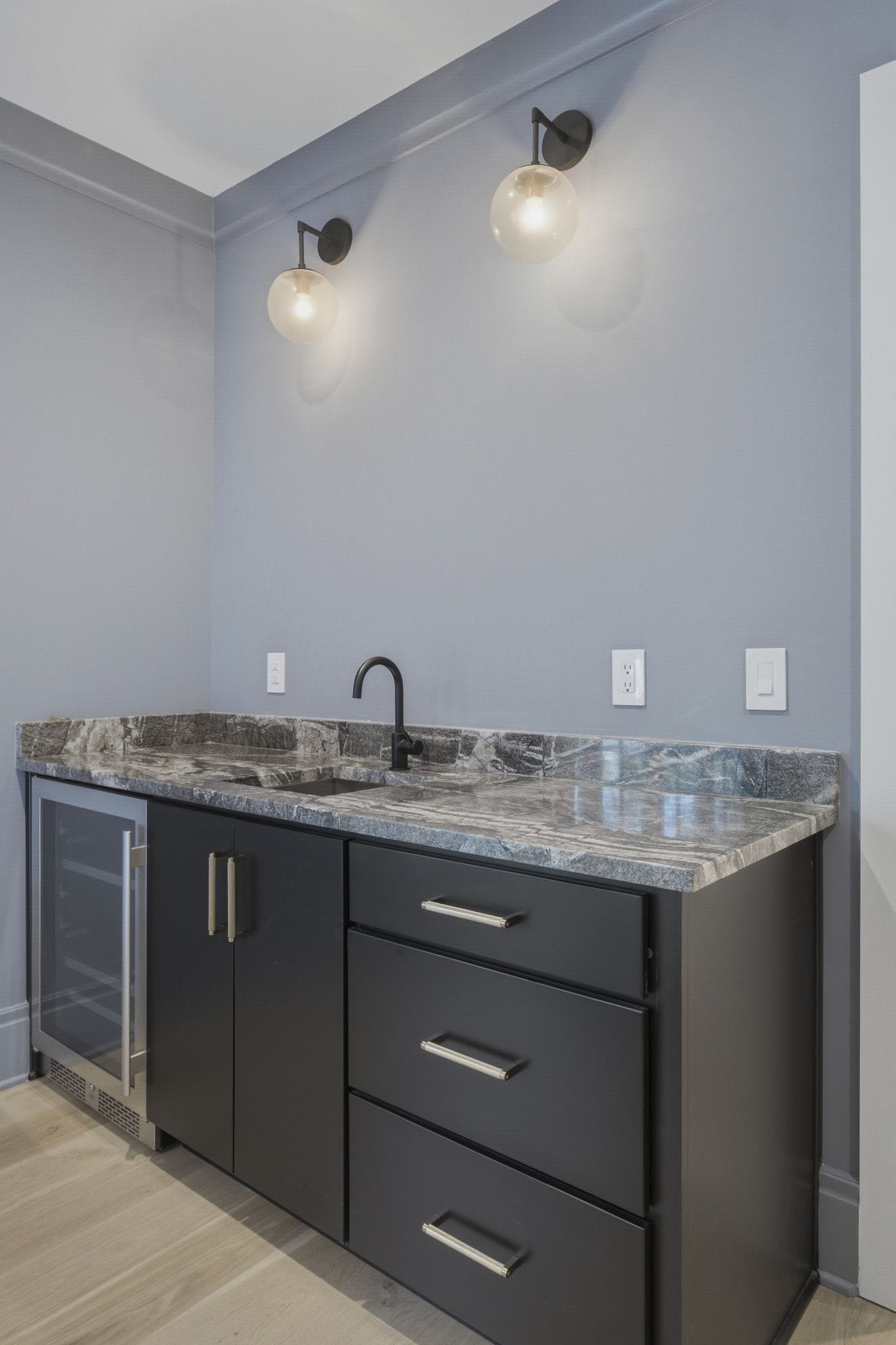 508 Davidson Road, Nashville, TN 37205 The wet bar upstairs is the perfect place to keep snacks handy for movie nights.