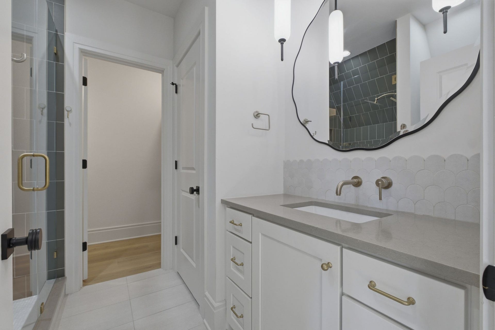 508 Davidson Road, Nashville, TN 37205 This is the bathroom off the room so it could also serve as a separate guest room or space for multi-generational living. It is located off the back staircase so it has easy access downstairs and privacy from the other bedrooms.