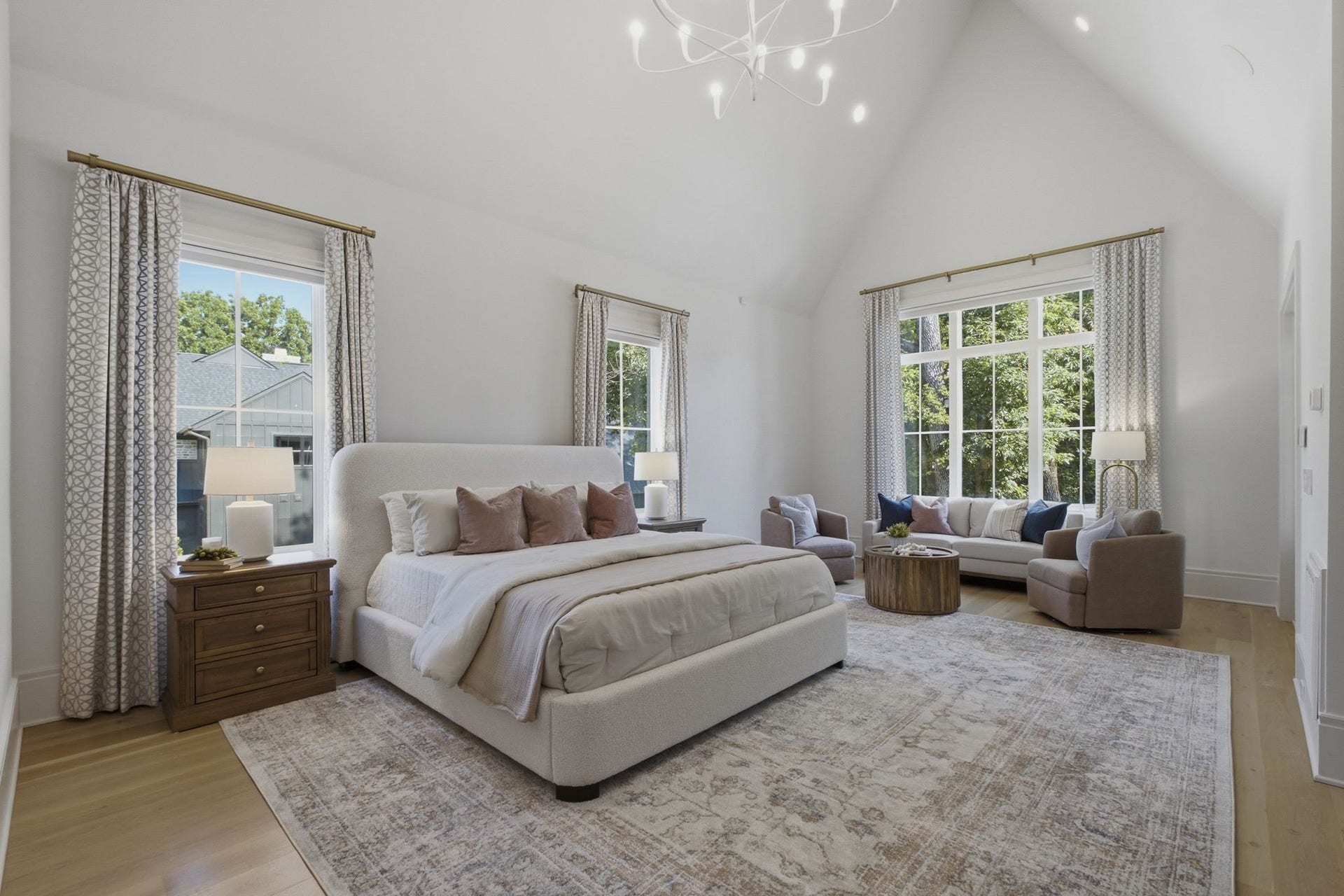 508 Davidson Road, Nashville, TN 37205 The spacious primary suite is a true sanctuary with custom draperies.