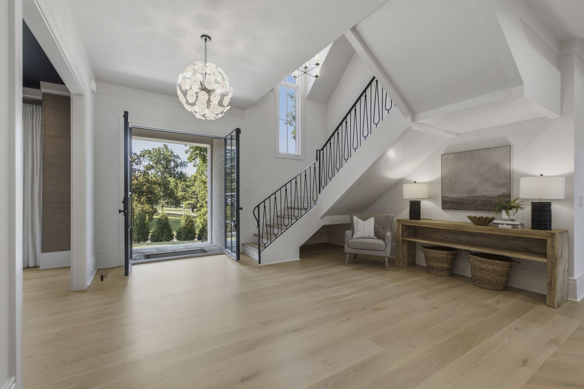 508 Davidson Road, Nashville, TN 37205 The natural light and open floor plan blends the indoor and outdoor spaces seamlessly.