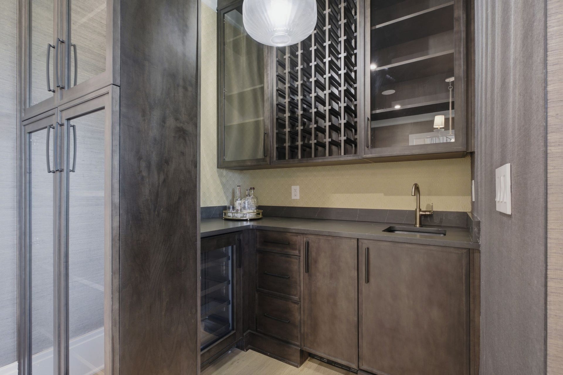 508 Davidson Road, Nashville, TN 37205 A fully outfitted wet bar with plenty of storage.