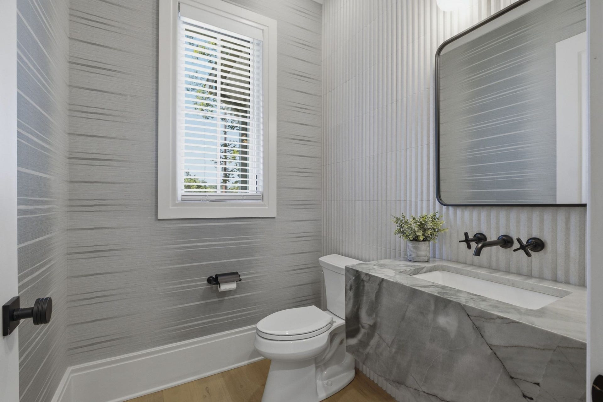508 Davidson Road, Nashville, TN 37205 This is the powder room on the main level.